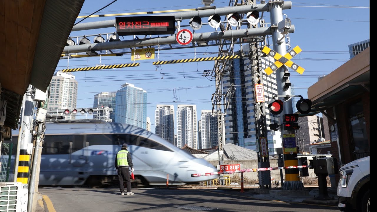 Korean Railroad Crossing in Seoul