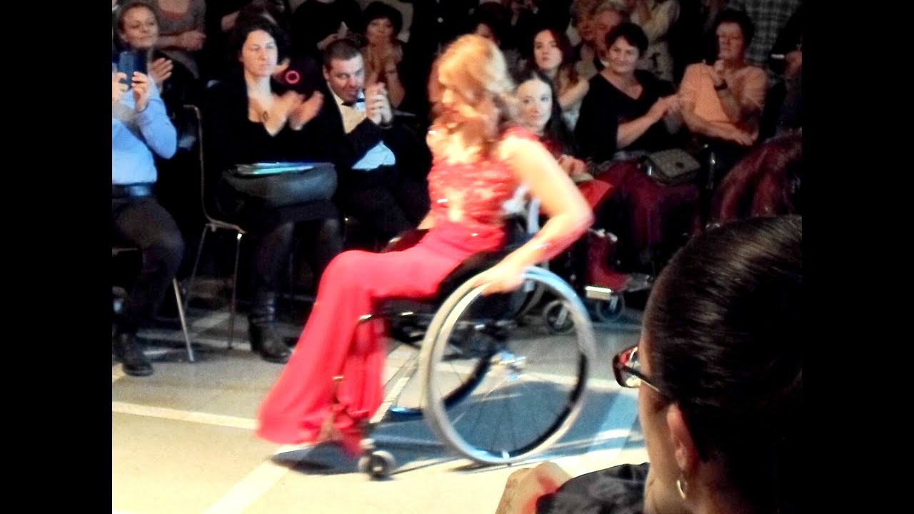 Atipic Beauty - Beautiful Girls Immobilized In Wheelchairs Shows Clothing Creations - Cluj-Napoca