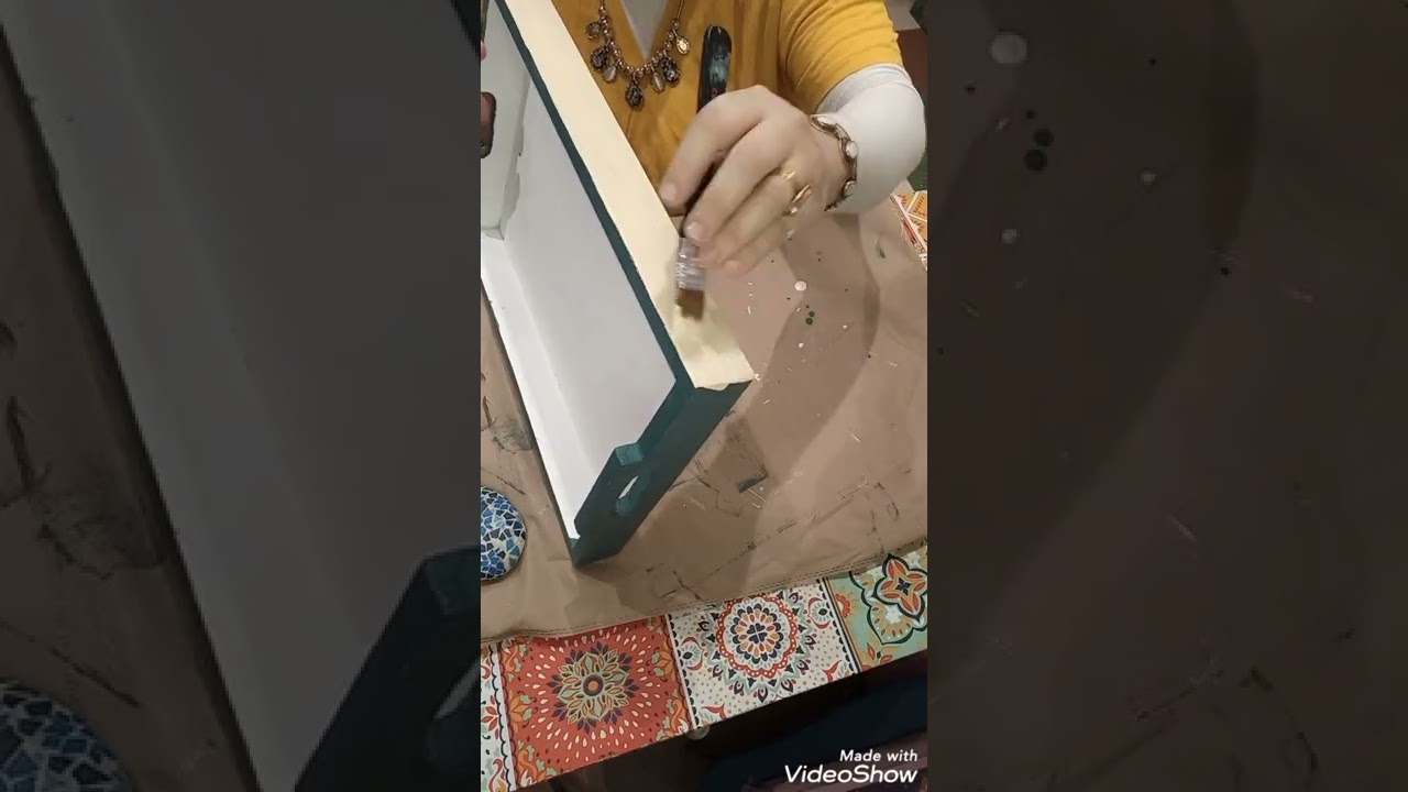 طريقة بسيطة لعمل صينية بالديكوباج وتأثير الشابى شيك