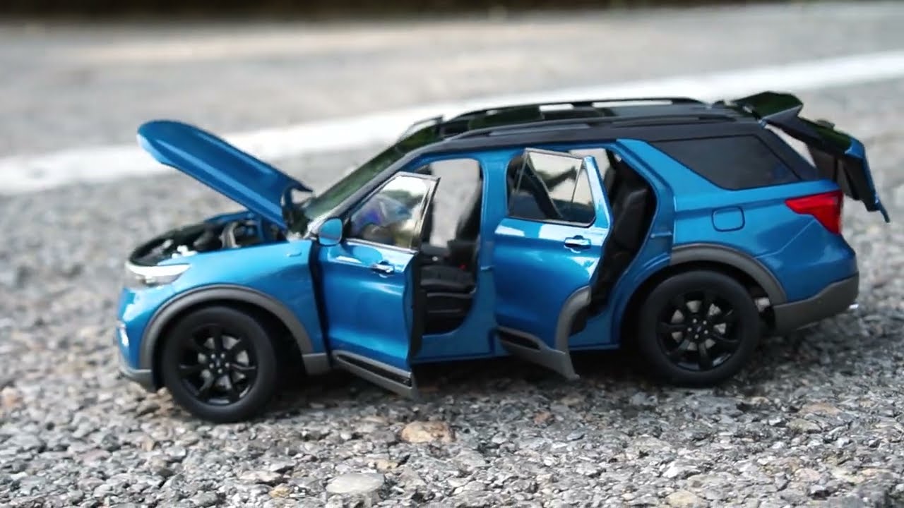Unboxing of Miniature New FORD Explorer 1:18 Scale Diecast Model