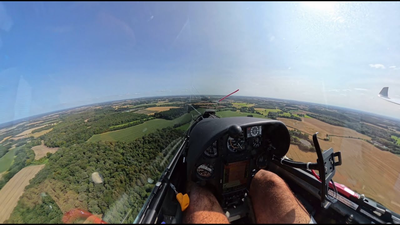 LS8 Final glide into Lasham