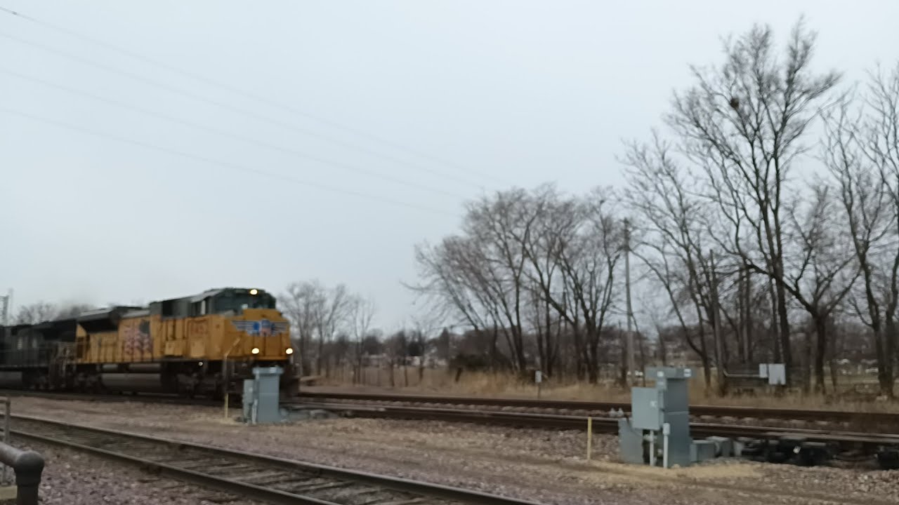 Union Pacific eastbound manifest train Clinton Iowa March 14 2026