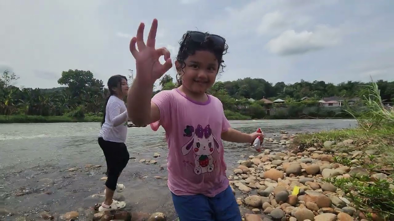 Berenang di Desa Malutu Sungai Amandit Hulu Sungai Selatan