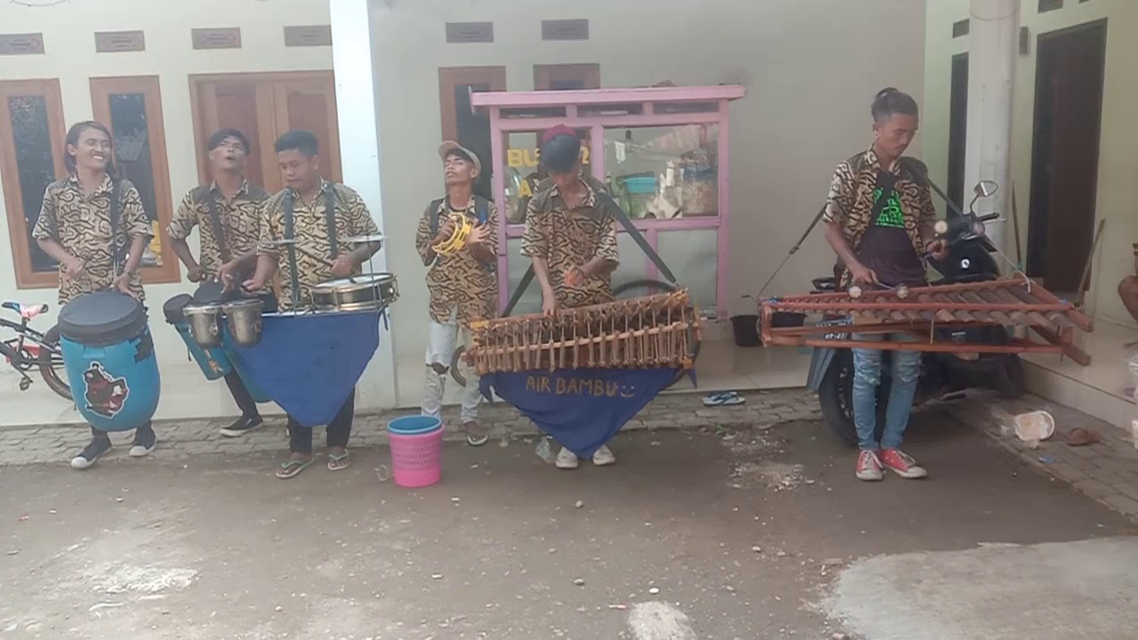 Kecewa angklung bambu air