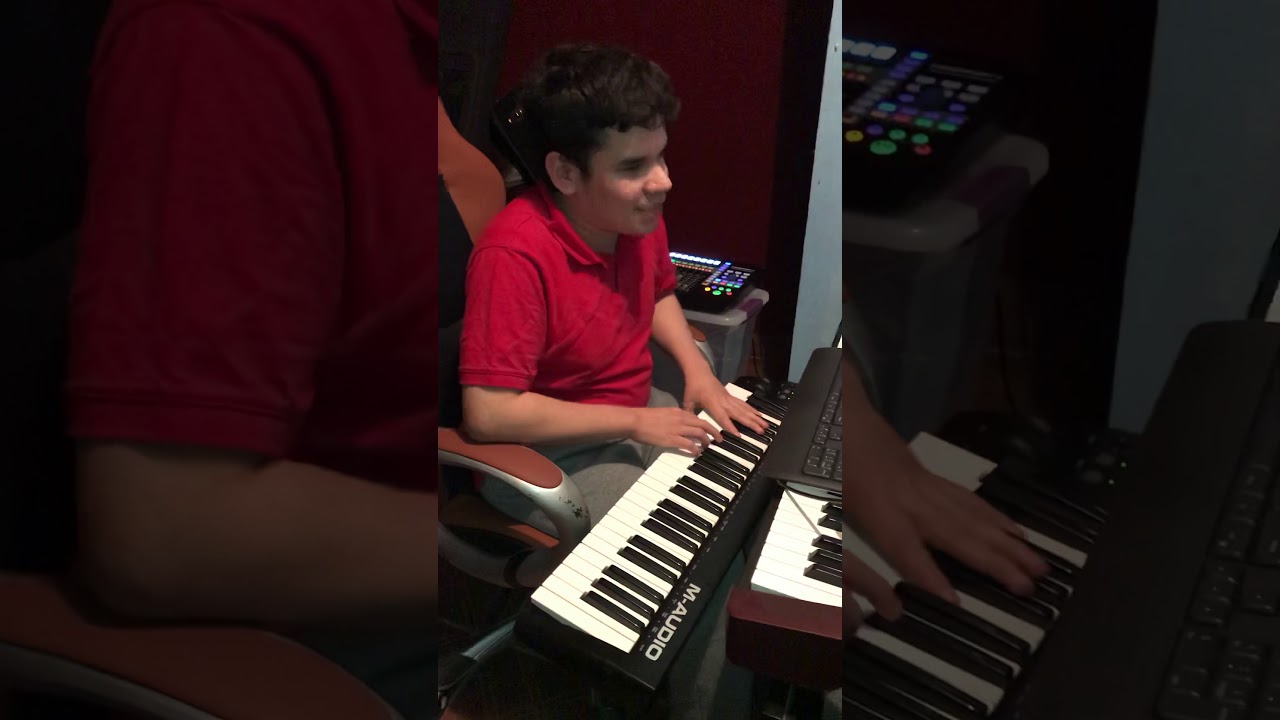 **grabo una tuba... ¡pero en piano! ¡y el realismo es increíble!