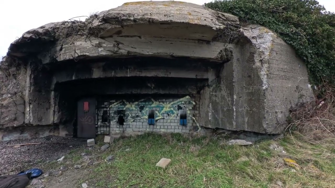 Bunker Zeeland  / Nederlandse koepelkazemat / Dutch casmate from 1939 near  harbour.