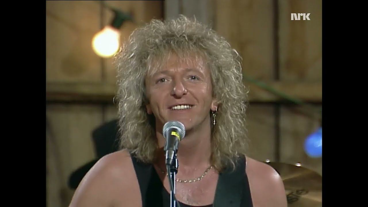 Smokie performs on a farm in Norway 1992