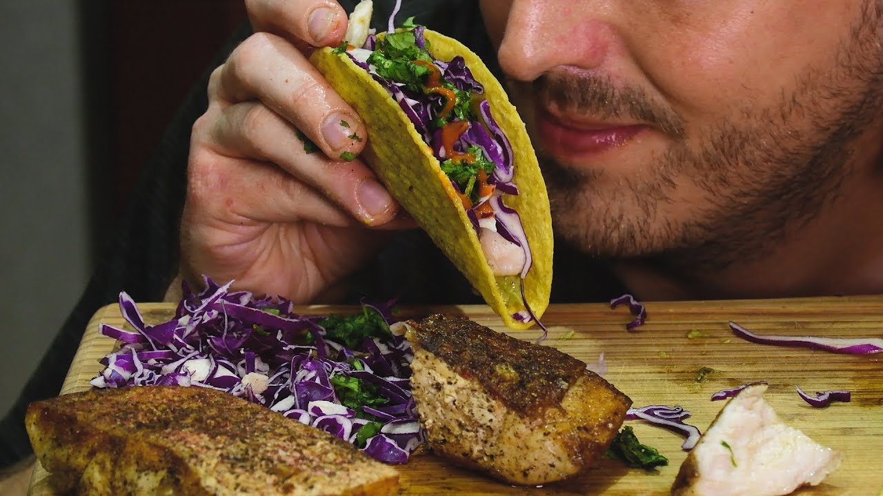 ASMR EXTREME CRUNCH SPICY FISH TACO * NO TALKING * Avocado Snapper Cabbage Cilantro Hot Sauce 먹방