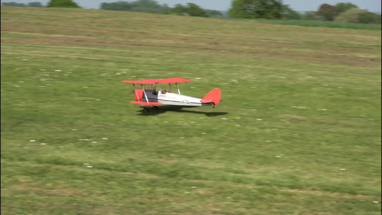 [Tiger Moth] La vielle toile ressort prendre l'air