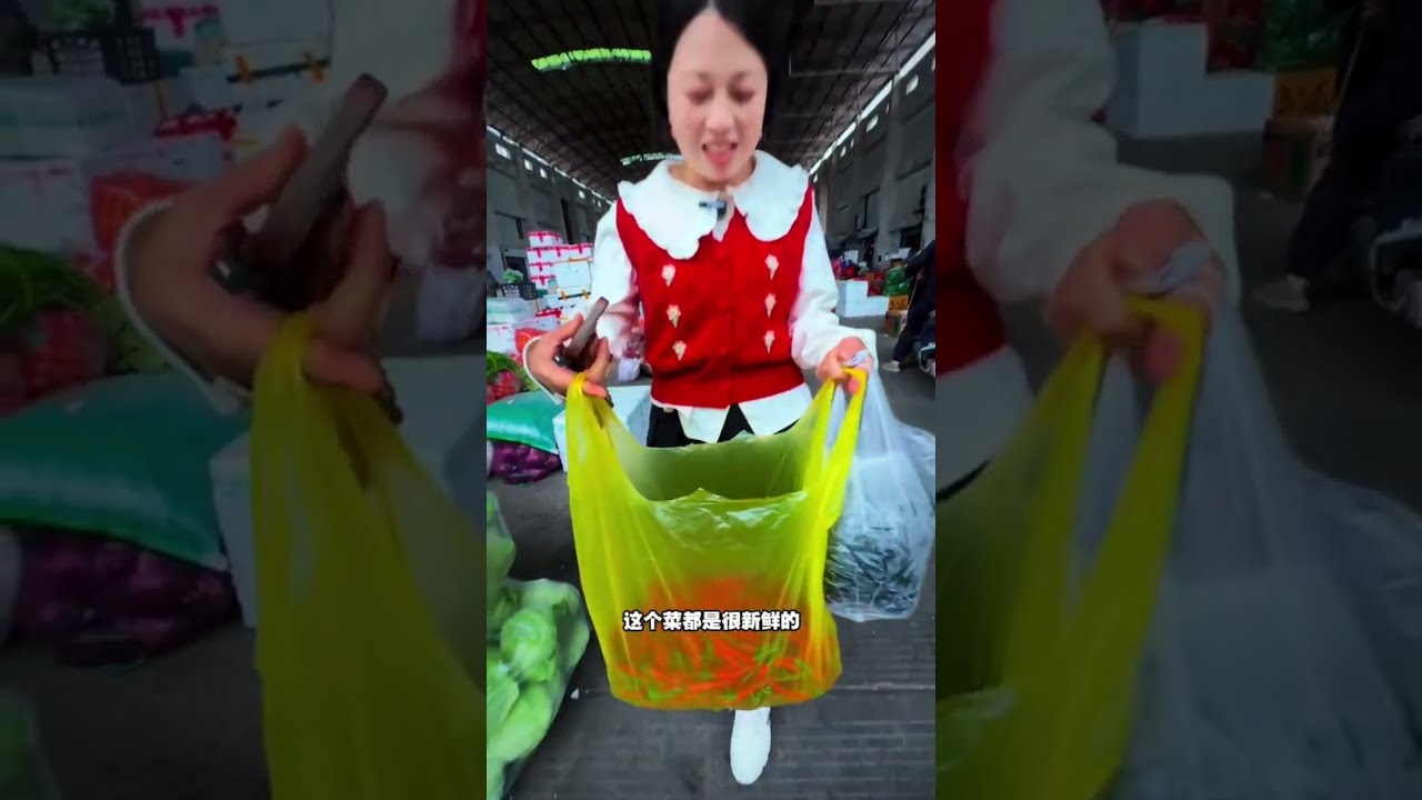 摆摊摆摊，也学到一些事情，非常感谢粉丝们的支持，特意过来尝一尝盒饭，#粉丝支持 #单亲妈妈 #独立女性 #感谢大家聆听和支持