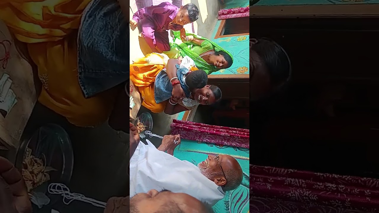 बिहार कटिहार गांव हसवर में गुरुदेव जी व्दारा भक्तों को दीक्षा  देते हुए।