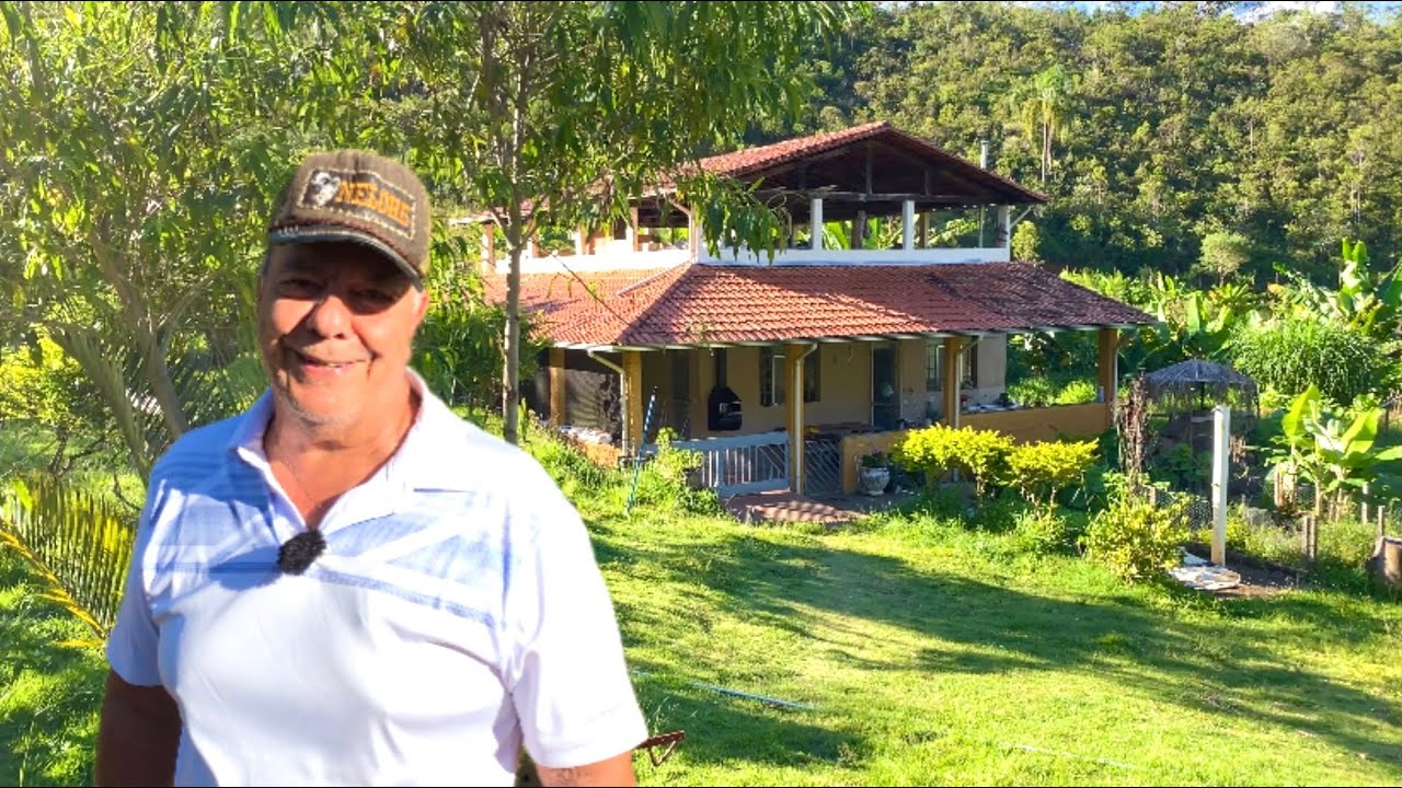 ELE DEIXOU O CANADÁ PARA VIR MORAR NUM SÍTIO NO BRASIL