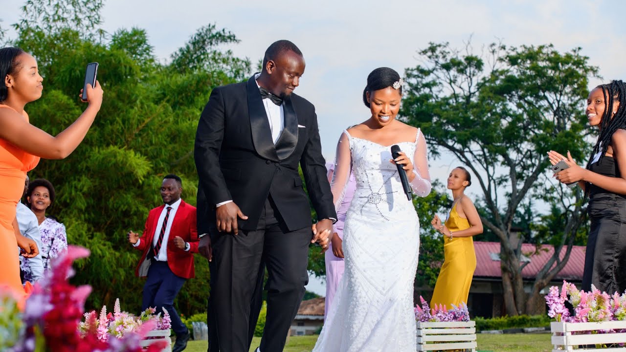 Vumilia  aririmbiye umugabo wee # SINKIRI NYAKAMWE❤️❤️😍