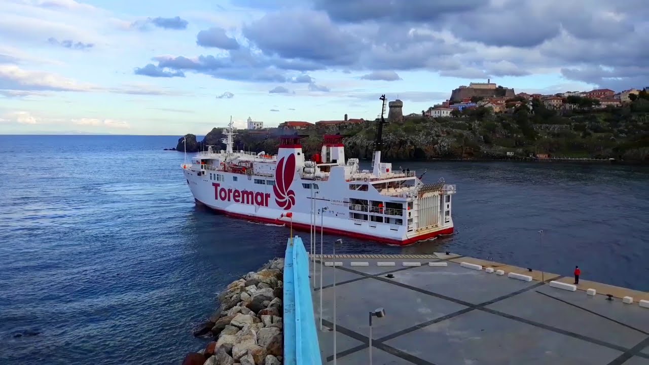 Liburna in arrivo a Capraia Isola 04/02/18