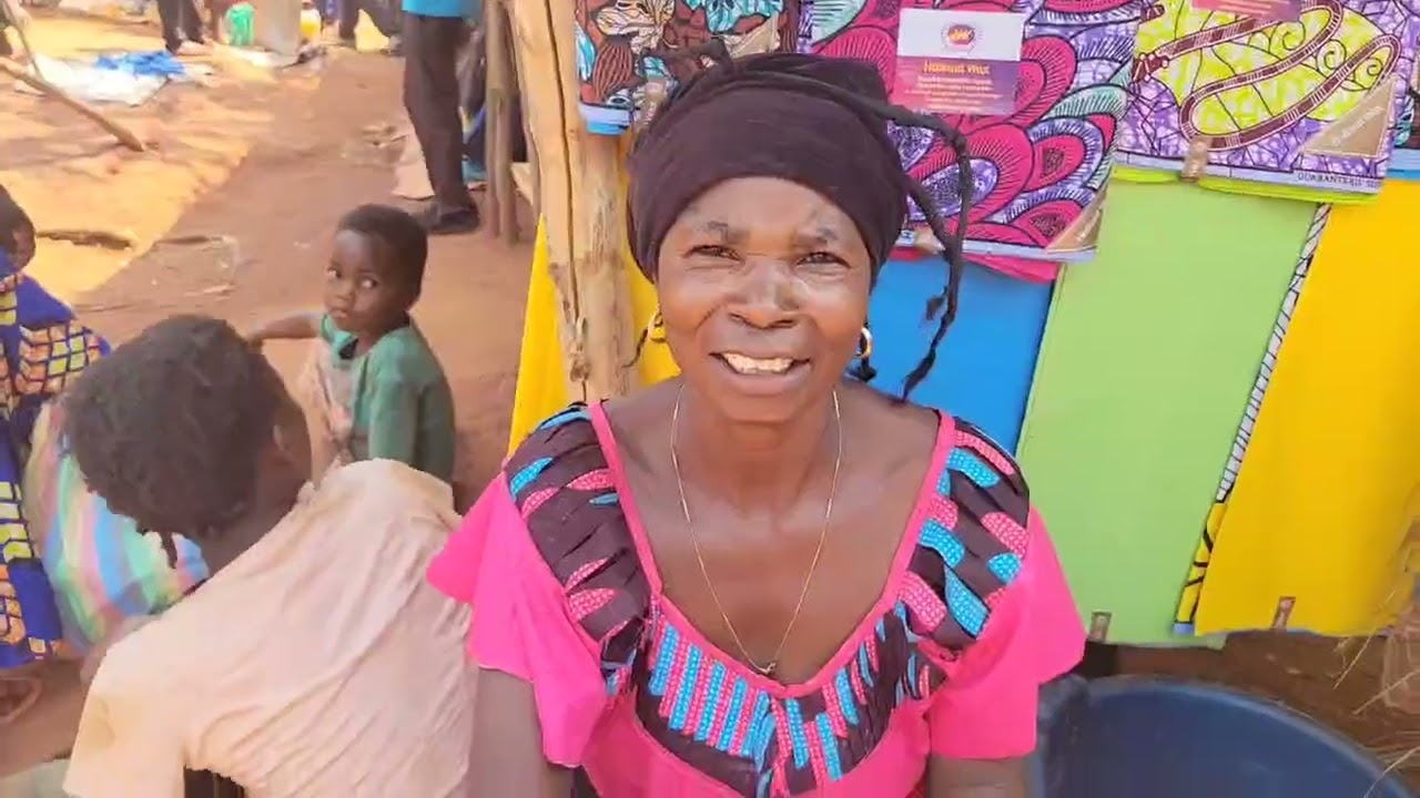LUIZA : REPORTAGE  AU MARCHÉ DE MUANDA MONJI