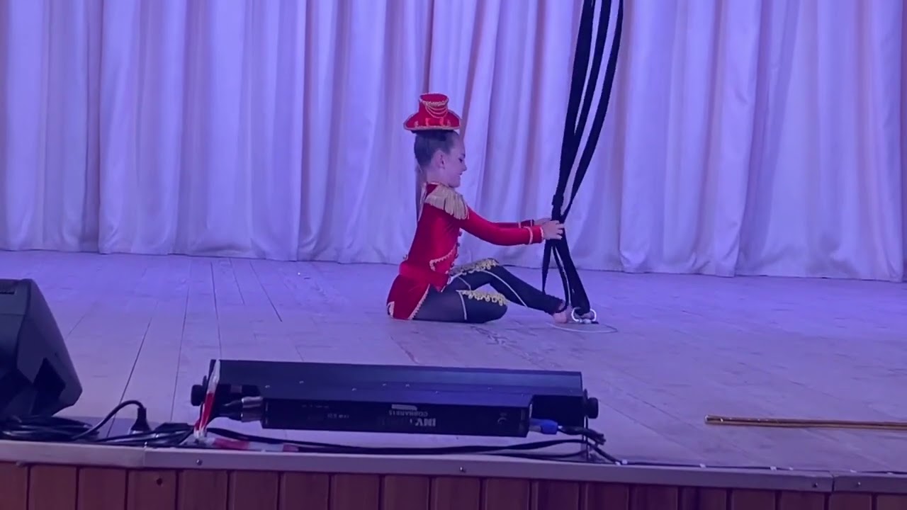 Еряшкина Кира воздушная гимнастка на ремнях 