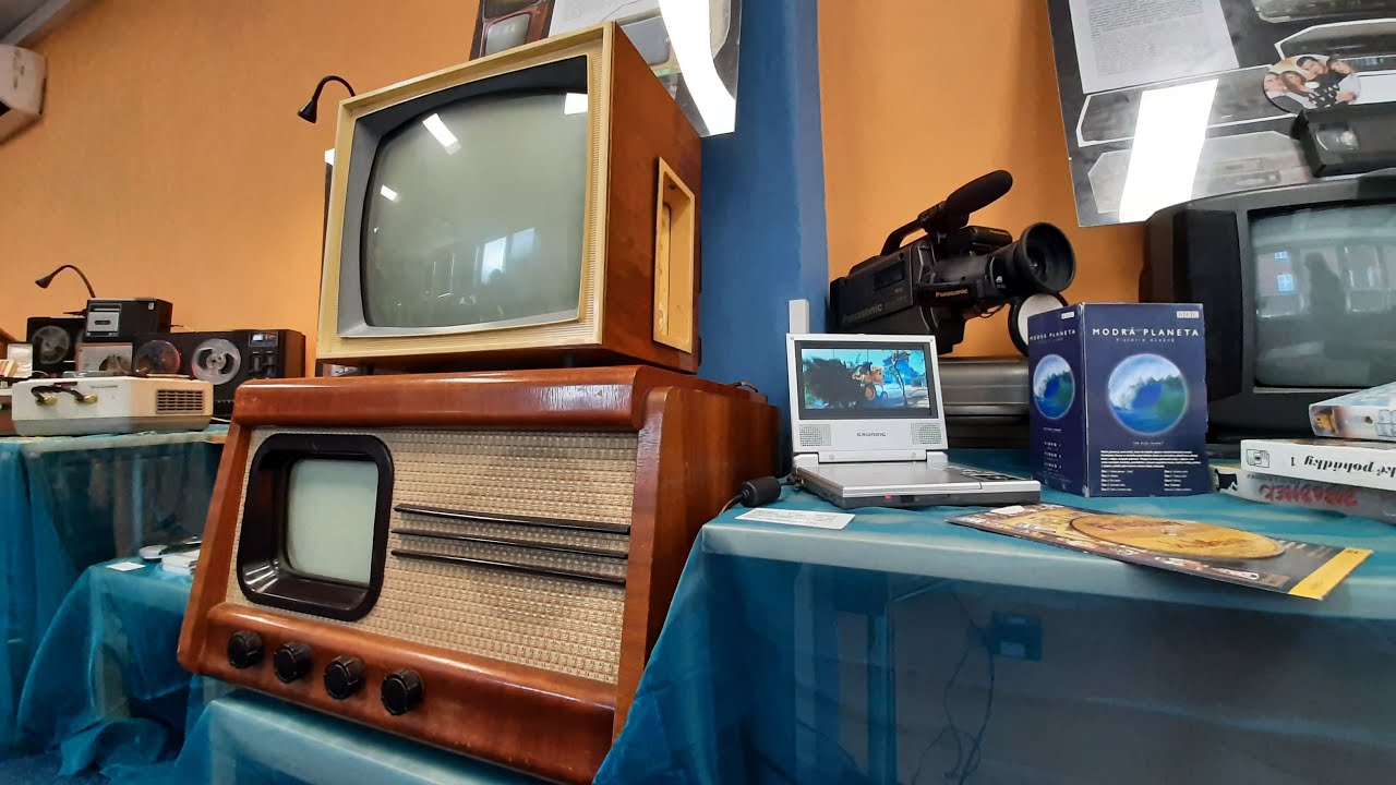 Retro výstava: Od foťáku, přes magneťák až po televizi