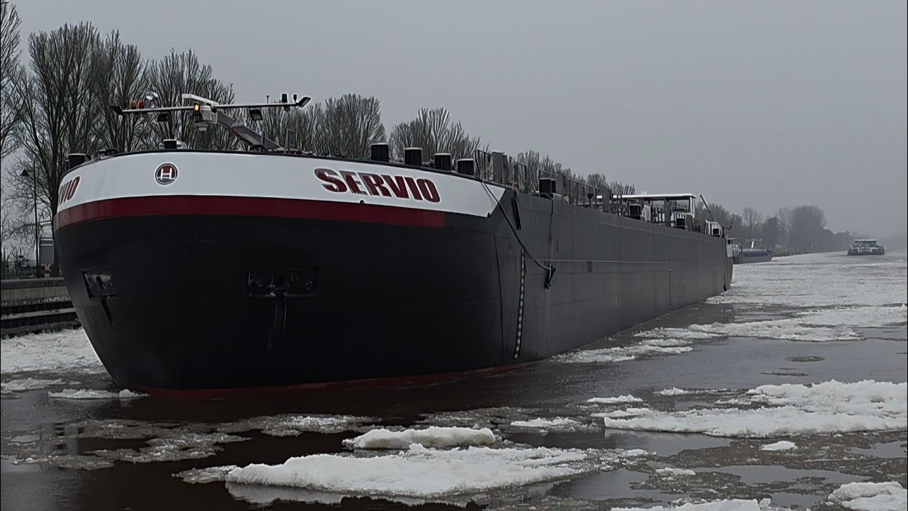 ⚓️Door het ijs de Sluis invaren⚓️