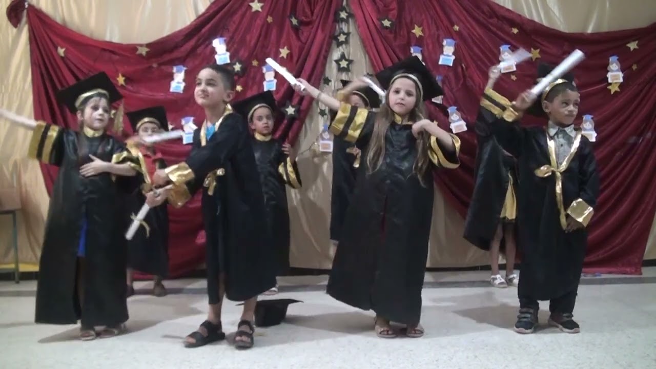 رقصة التخرج مجموعة 1 و حياة قلبي و افراحو