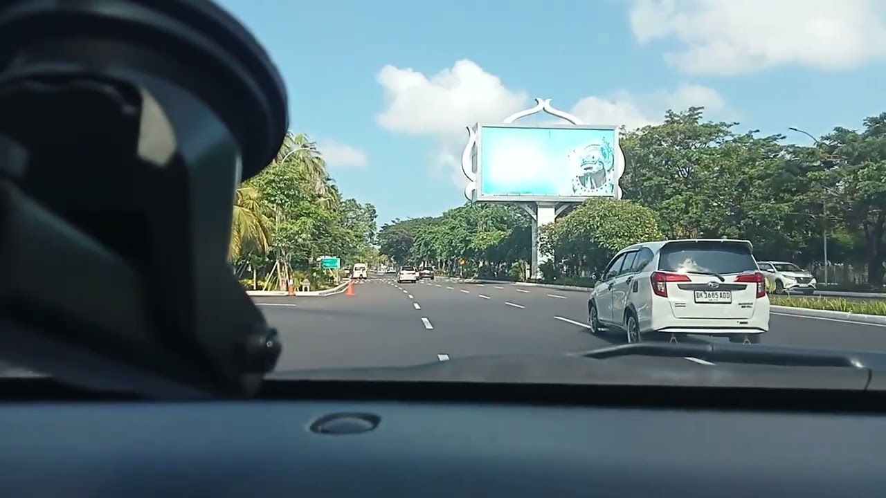 Jalan masuk airport Ngurah Rai Bali hingga gedung parkir penjemputan internasional