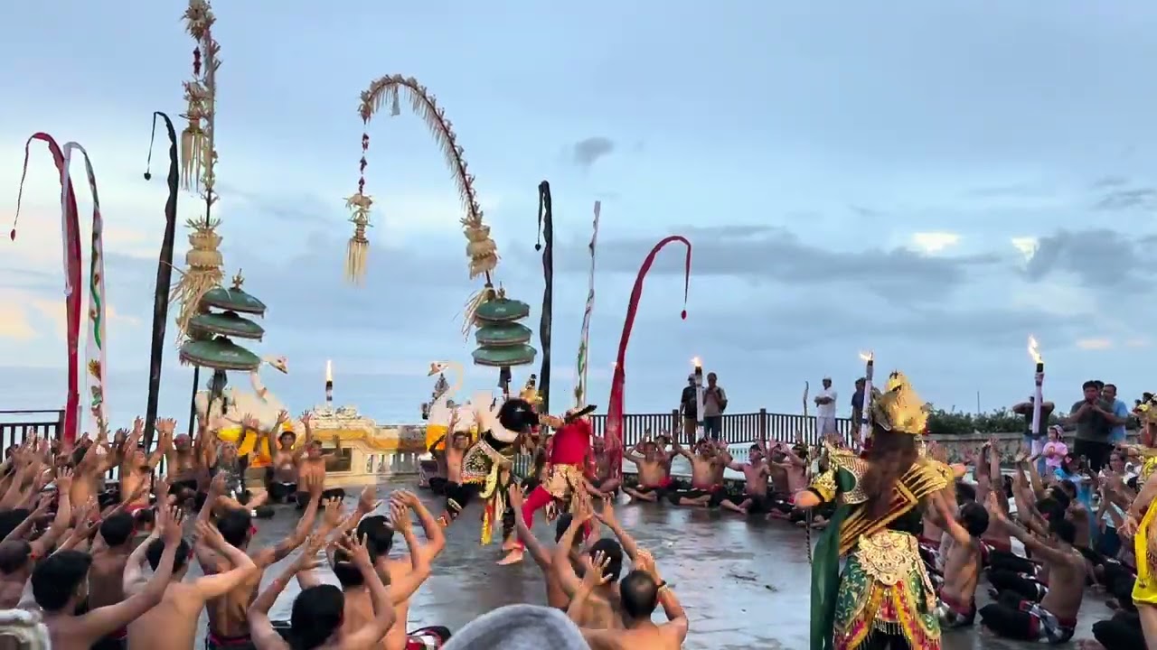 Tari Kecak Pantai Melasti
