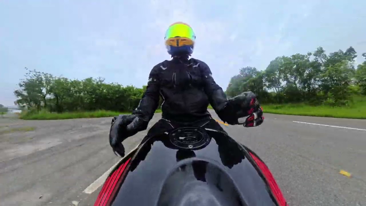 Pilotando pra relaxar CBR 600 rr preta 