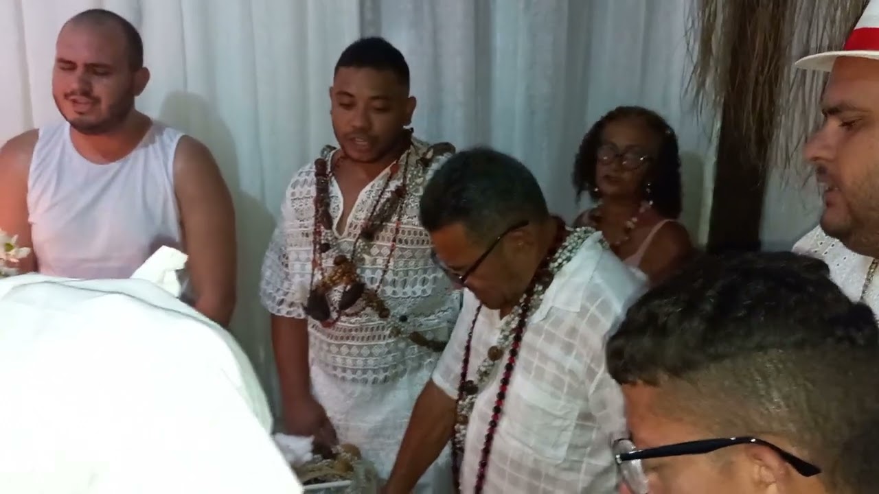Mesa de Consagração na casa de Pai Vinícius de Boiadeiro Menino. Por Mestre Geraldo.