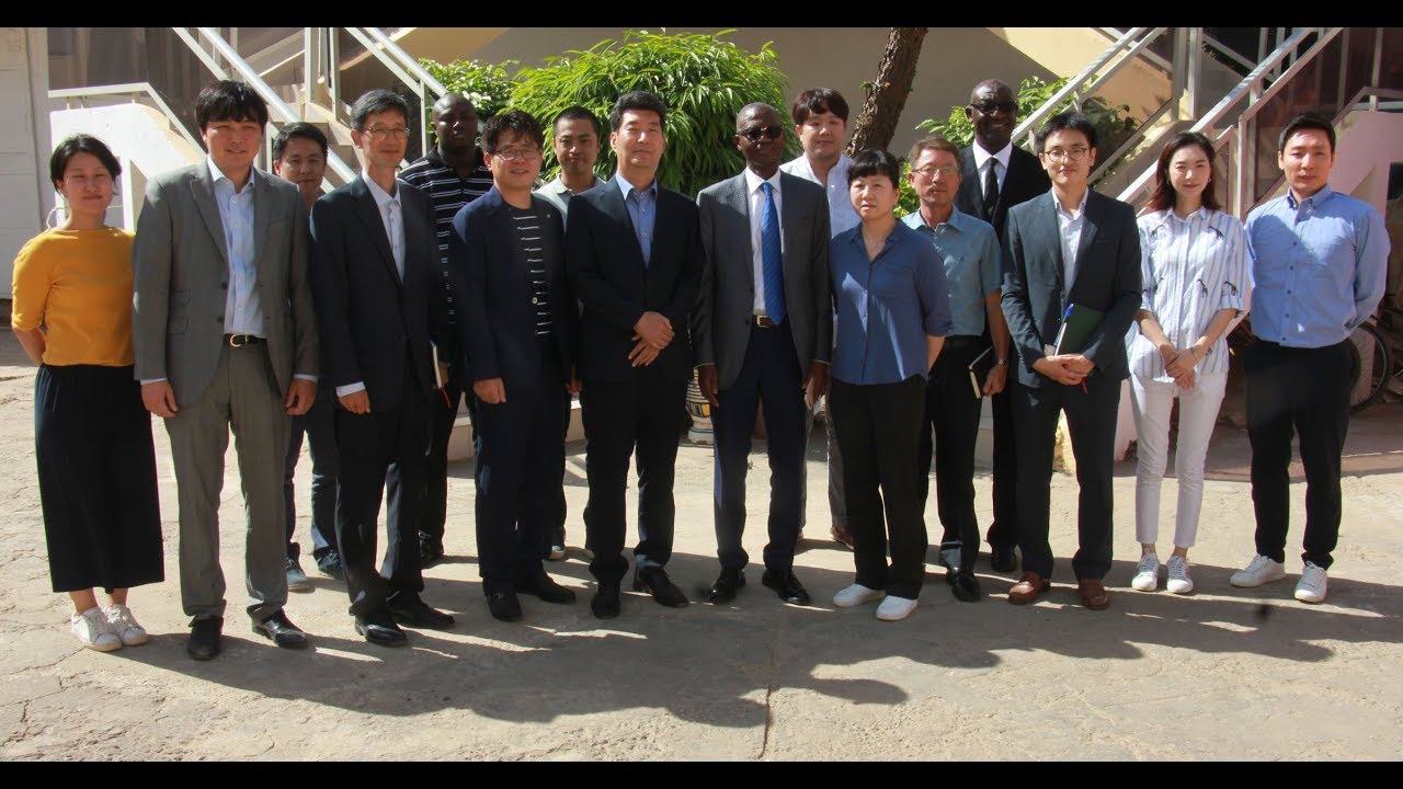 VISITE DU NOUVEL AMBASSADEUR DE CORÉE A LA SENECOR (MÈCHES LINDA)