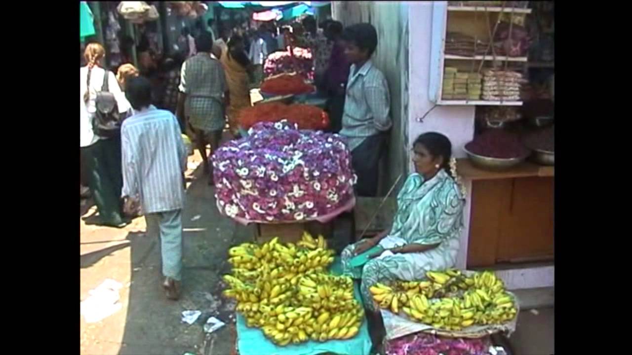 Walk through the market of Mysore in India 2000