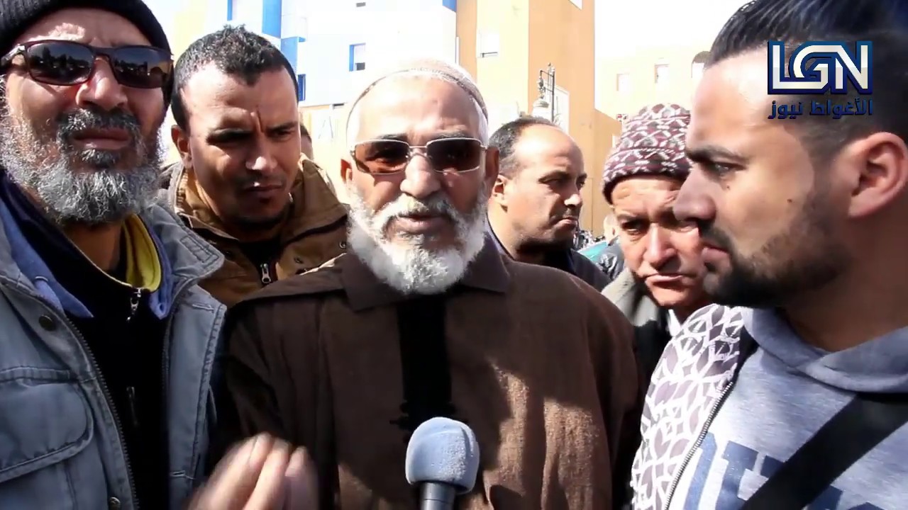 محتجون على القائمة الإسمية للمستفيدين من حصة 940 سكن بالاغواط يطالبون باعادة النظر في القائمة