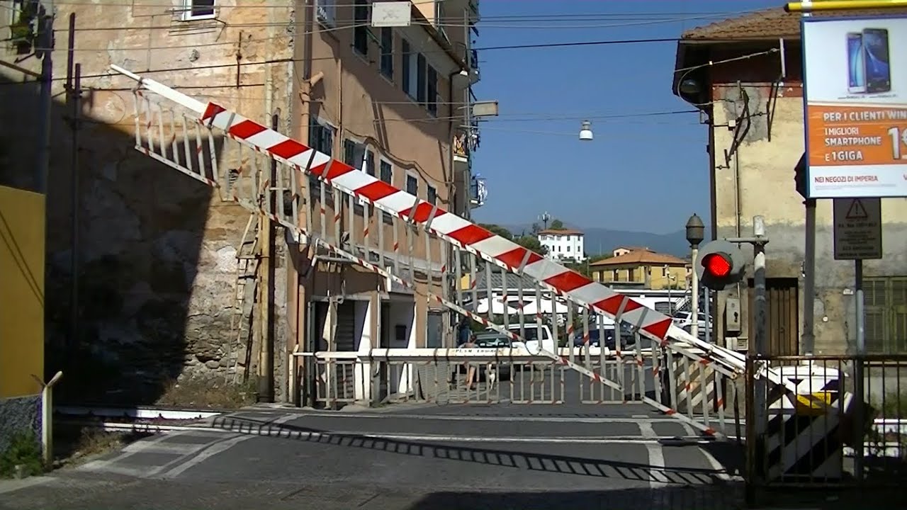 Spoorwegovergang Imperia (I) // Railroad crossing // Passaggio a livello