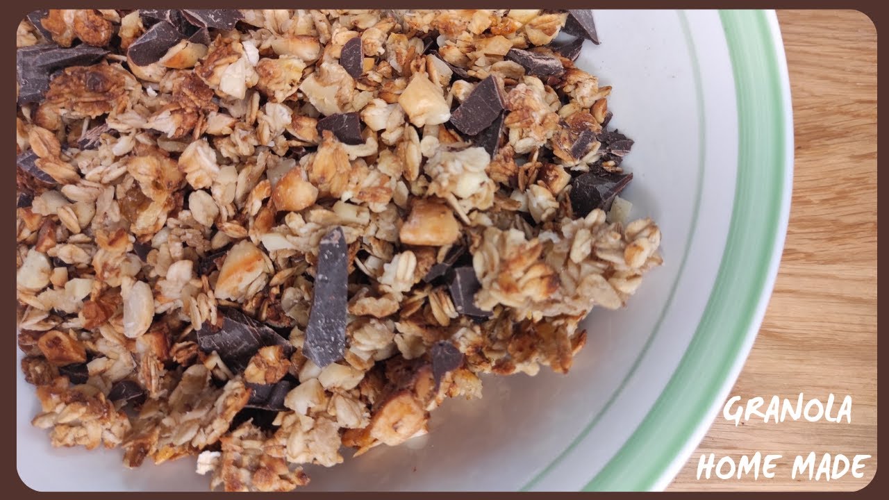 Granola fatta in casa senza zucchero, pochi ingredienti tanto gusto! #ricette #glutenfree #avena 