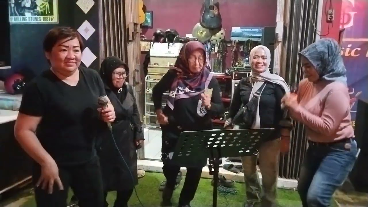 Sri dkk Goyang Tumang Studio 21 Alun2 Karawang 14 Peb 2026