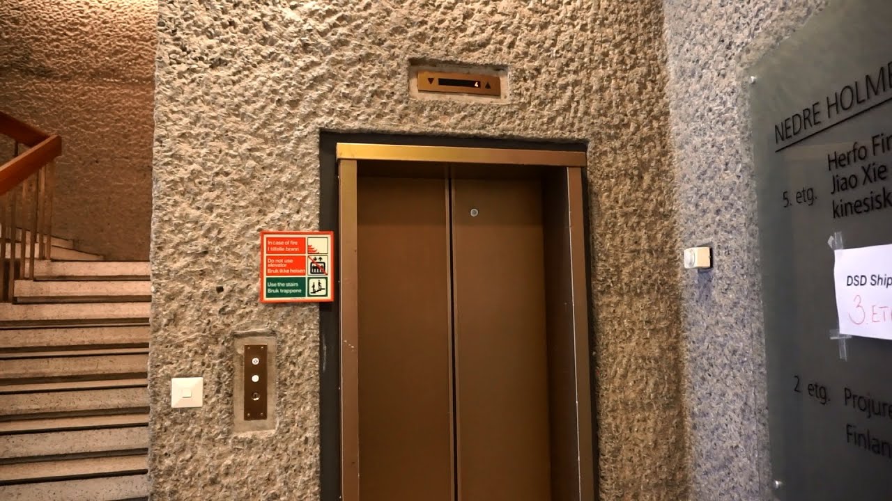 Brødr. Reber A/S traction elevator with pop-out buttons @ Nedre Holmegate 30-34, Stavanger, Norway