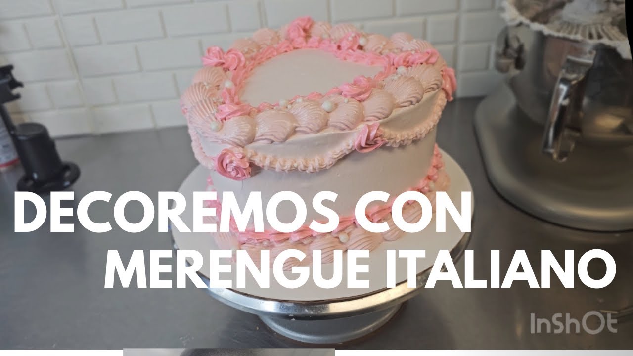 BIZCOCHO CORAZÓN DECORACIÓN CON MERENGUE ITALIANO SUSPIRO DOMINICANO