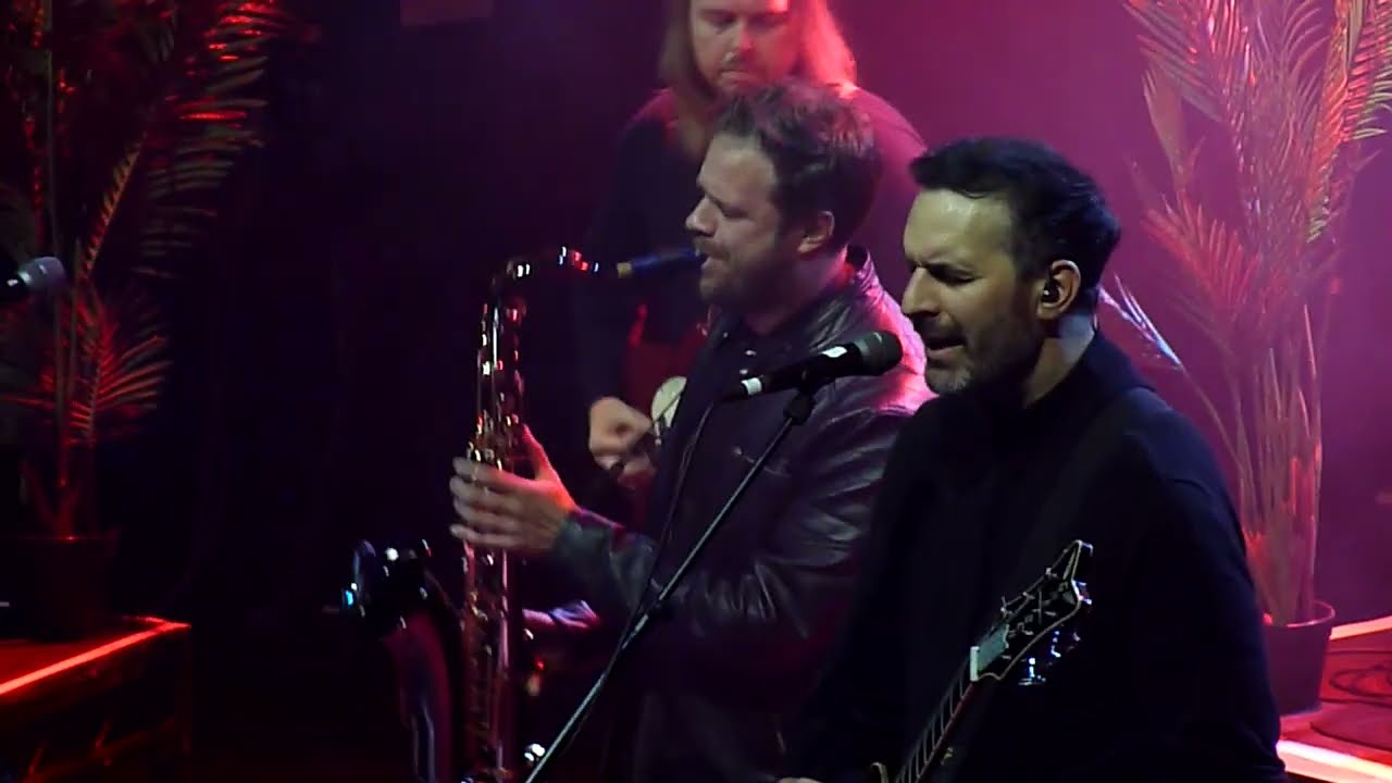 Back In Love - Leisure (Live in London, Electric Brixton)