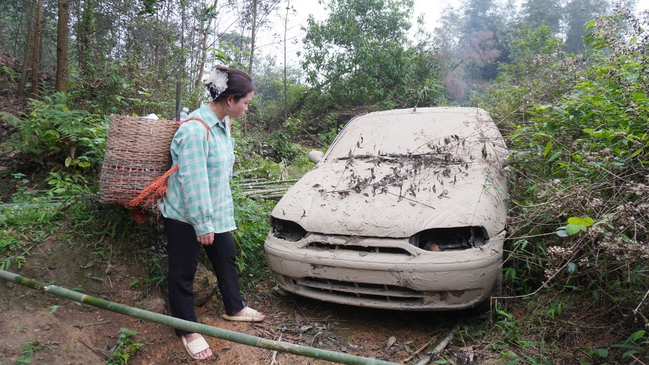 A single mother discovered an abandoned car in the woods / Happiness of homeless single mother