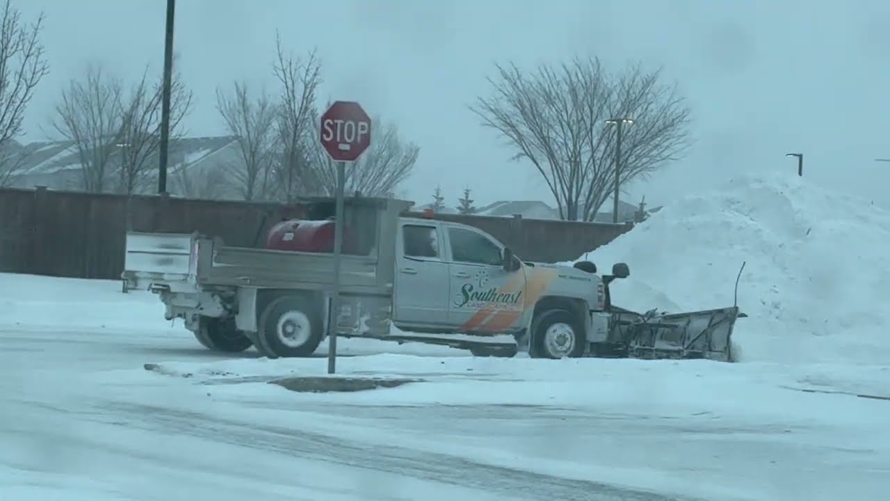 Severe cold weather -35 and strong wind hit Winnipeg with Zero visibility Day and Night)
