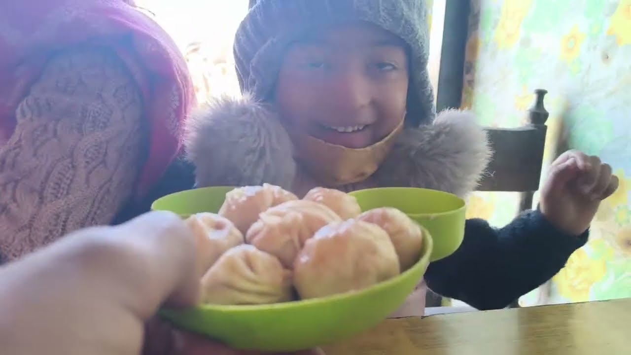 बच्चों की स्कूल की छुट्टियों पे गाए हम अंश की बूढ़ी नानी के गांव