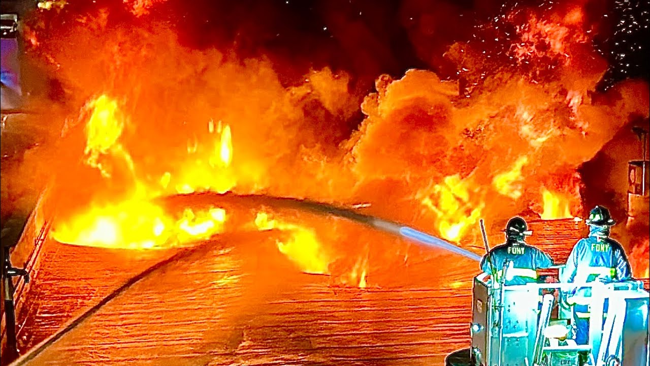 *MASSIVE INFERNO*~*FDNY BOX 1387*~*FDNY BATTLING ENORMOUS 5TH ALARM FIRE IN A COMMERCIAL WAREHOUSE*