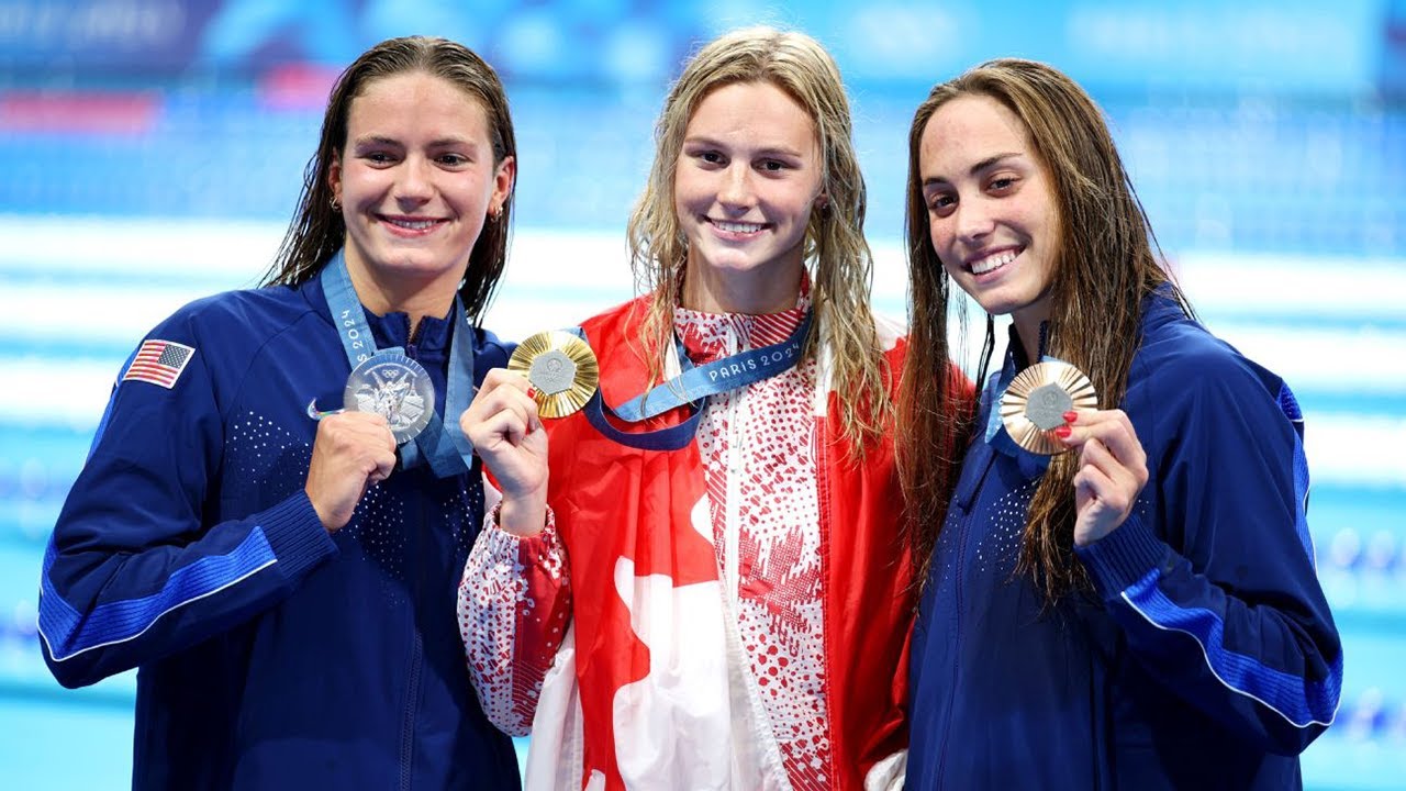 Summer McIntosh Gets 1st Gold Medal Beating Katie Grimes 400m IM at Paris Olympics (July 29, 2024)