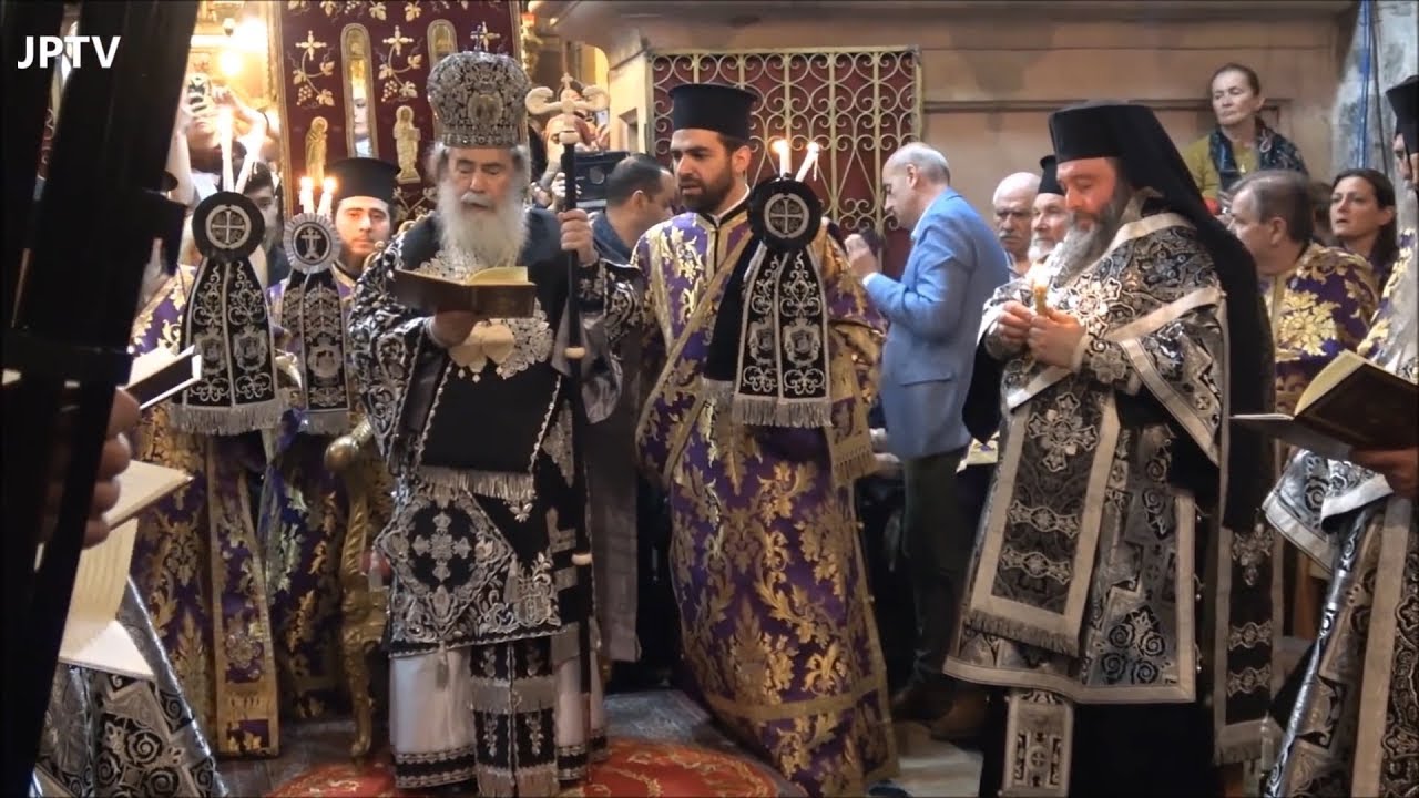 Епископ стобиски Марко саслуживао Јерусалимском Патријарху на вечерњој током изношења Плаштанице