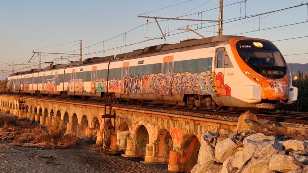 Rodalies R1 RG1.Todos los trenes con grafittis 🤷🏻‍♂️ de CABRERA DE MAR a CANET DE MAR. Civia y S447.