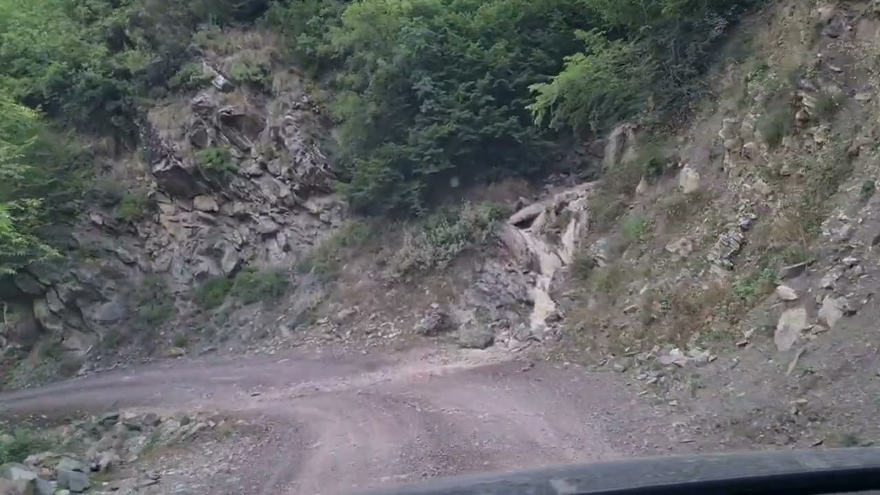 Οδηγώντας από τα Βραγγιανά Ευρυτανίας δίπλα στον ποταμό  Αγραφιώτη