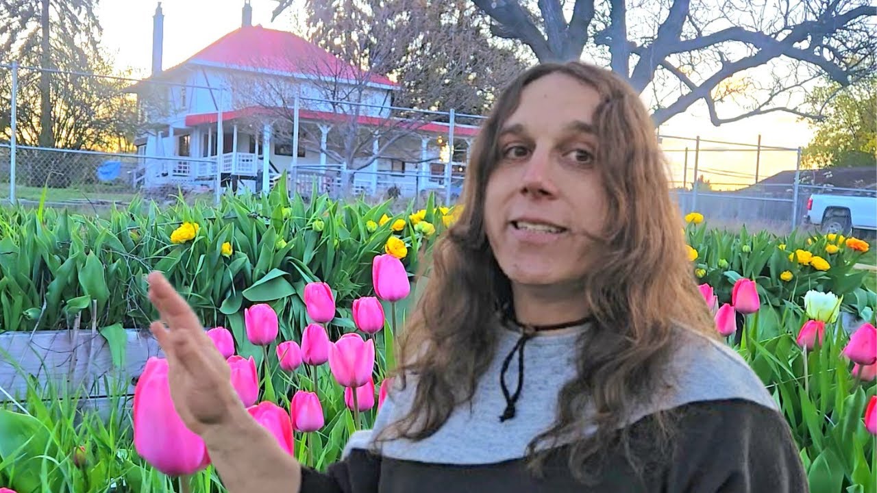 First Weekend of Flower Sales, Everything is in Bloom!