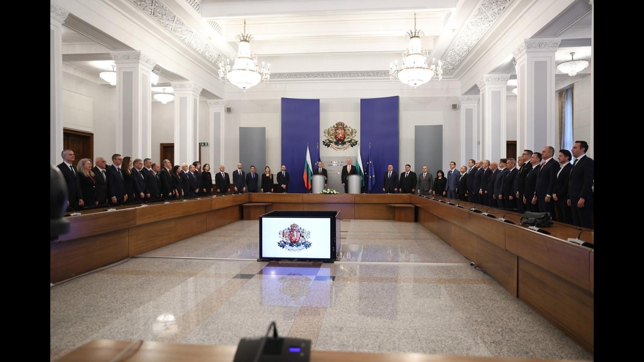 Кабинетът „Гюров“ прие властта в Министерски съвет