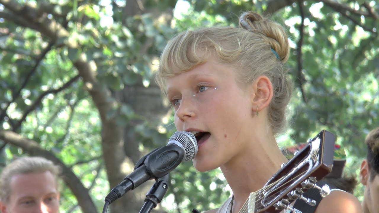 Alice Phoebe Lou - 