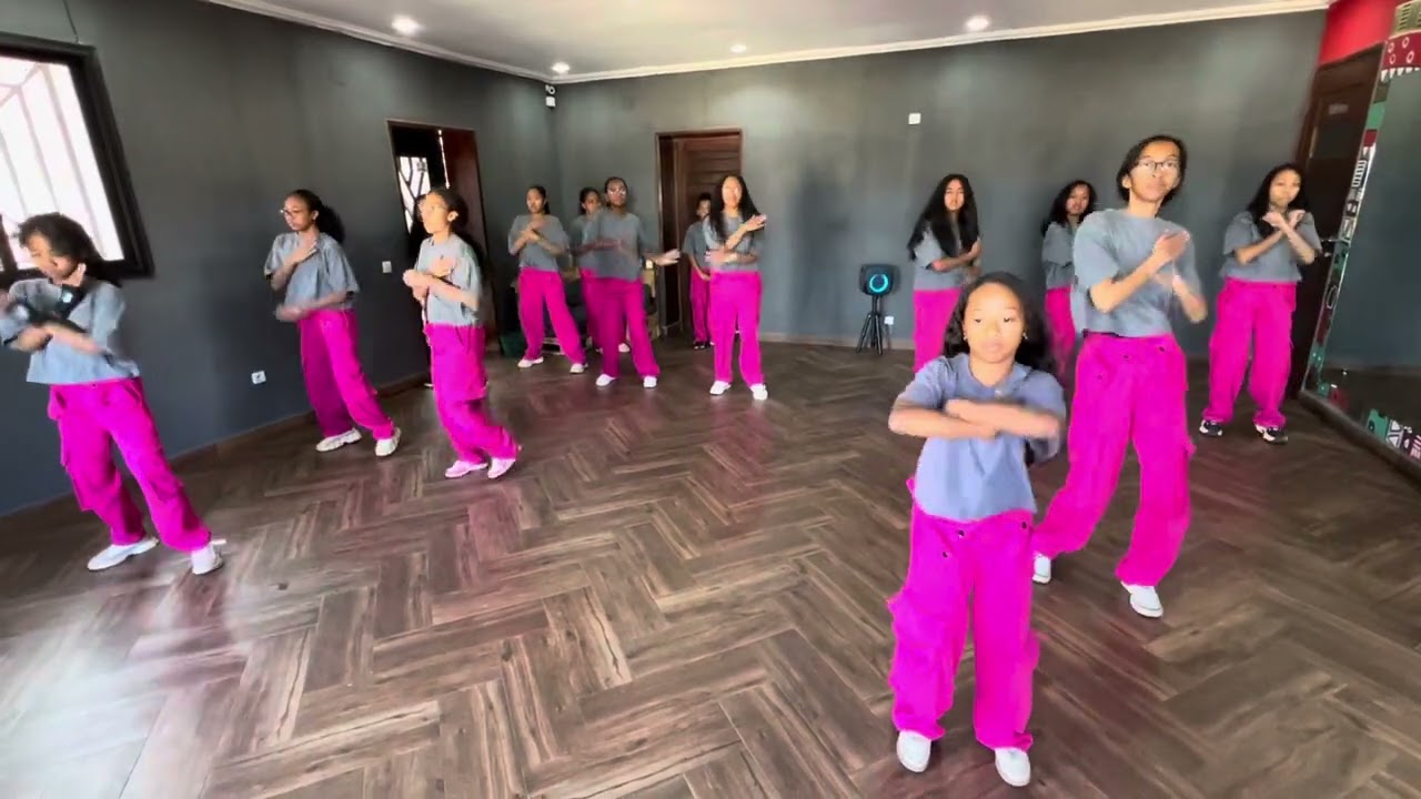 L-FY STUDIO / ÉCOLE DE DANSE / HIP-HOP GIRLY