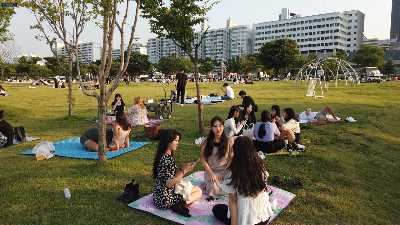 여의도 한강공원 - Walking Yeouido Hangang Park, Seoul, Korea
