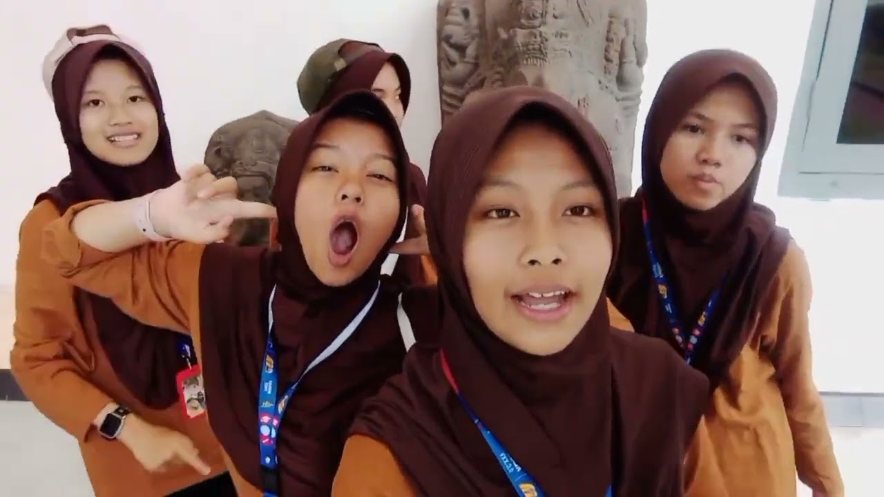 ALMANS O.C.XXV Outing Class Bandung - Monas - TMII kelompok Hydrangea paniculata Kelas 8